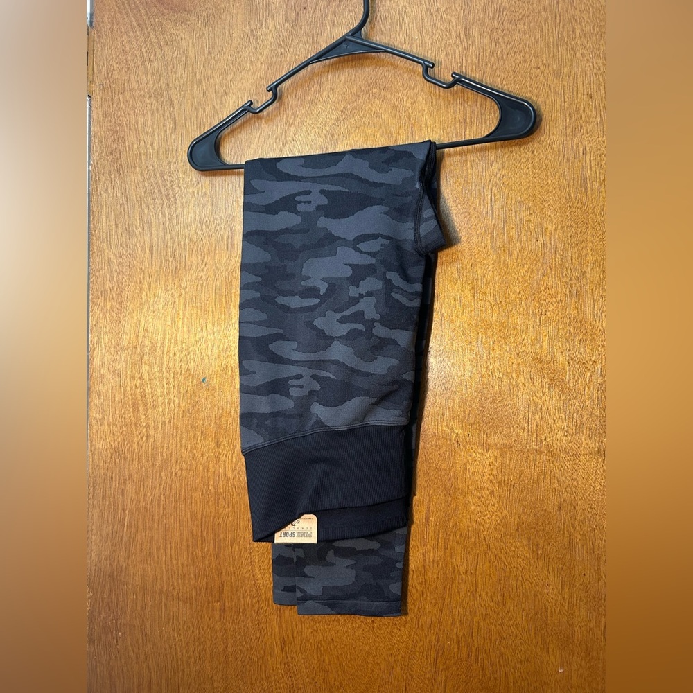 *NWT* camo PINK active leggings